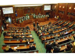Kosova'da iktidar muhalefet gerginliği