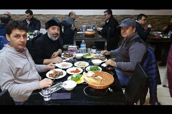 Osman Yavuz ve arkadaşları Köfteci İbrahim Usta’da
