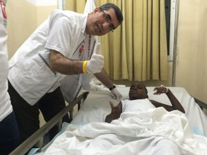 Yeryüzü Doktorları Kenya'daki hastaları sağlığına kavuşturuyor