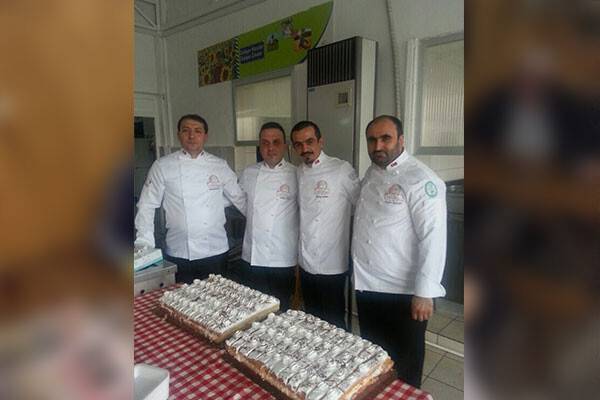 İdeal Kolejinde kurabiye pasta etkinliği