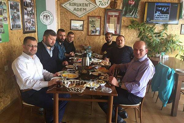 Selim Ay ve Konyasporlular Korukent Restoran’da