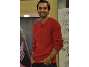 Bollywood yıldızı Barun Sobti hayranlarıyla buluştu