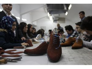 Liseli ayakkabıcıların hedefi "marka" olmak