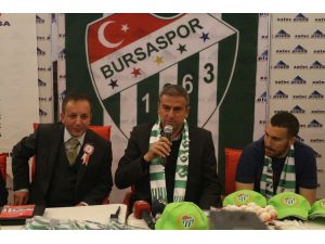 Bursasporlu futbolcu ve yöneticiler Vergi Haftası etkinliğinde