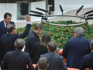 Davutoğlu'ndan gece yarısı sürprizi