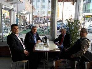 Dostlar, Dostlar Etliekmek’te buluşmuşlar