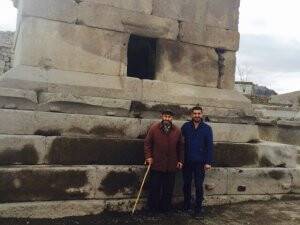 Hakan Parmak ile Sami Dede Kral mezarlarında