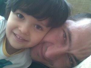 Taner Oral yakışıklı oğlu Demir ile birlikte