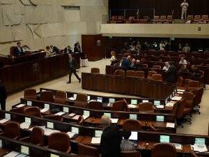 İsrail ezanı yasaklamayı tartışıyor