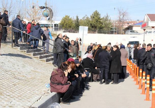 Gardiyan dehşet saçtı