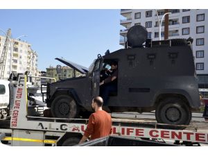 Diyarbakır'da zırhlı polis aracı devrildi: 3 yaralı
