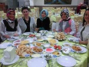 Zarife Aydoğmuş Hanım arkadaşları ile kahvaltıda