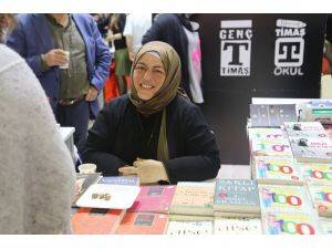 Sibel Eraslan son kitabını imzaladı