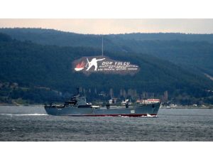 Rus savaş gemisi Çanakkale Boğazı'ndan geçti