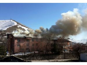 Bitlis'te çatı yangını