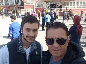 Baba oğulun Gönüllü’nün sınav selfiesi