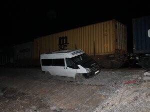 Yük treni ile çarpıştı