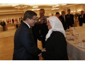 Başbakan Davutoğlu, şehit yakınlarıyla buluştu