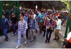 Mısır'da Öğrenciler Polisin Sert Müdahalesini Protesto Etti