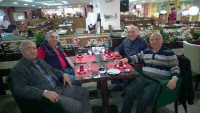 Mehmet Küçükçevik ve arkadaşları sohbette