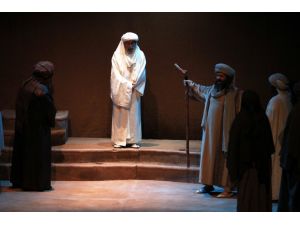 "Omar Bin Hattab" tiyatro oyunu sahnelendi
