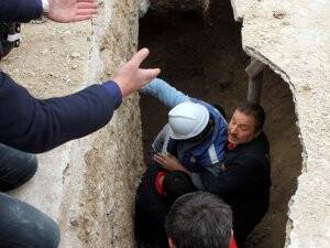 İşçiyi itfaiye kurtardı