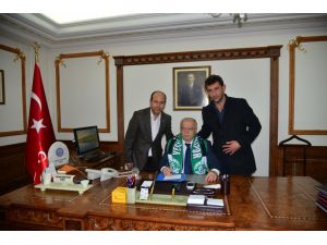 Yeşil Kırşehirspor yöneticileri Vali Şentürk'ü ziyaret etti