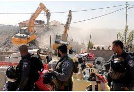 İsrail Filistinlilerin Evlerini Yıkmaya Devam Ediyor