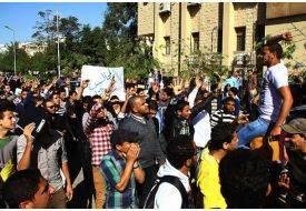 Mısır'da Öğrenci Gösterileri Sürüyor