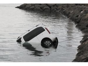 Samsun'da bir kişi aracıyla denize düştü