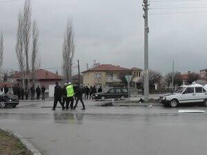 Otomobiller çarpıştı: 6 yaralı