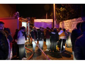 GÜNCELLEME - İzmir'de ev yangını: 1 ölü