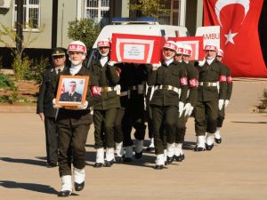 Mardin'de şehit askerler için tören
