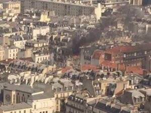 Paris'te patlama meydana geldi