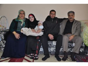 Şehit ağabeyi Suriyeli aileye evini açtı