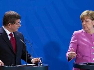 Davutoğlu'ndan, Merkel'e 'Erdoğan' tepkisi