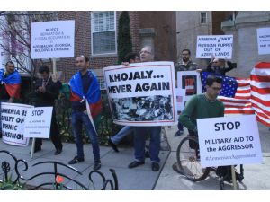 Azerbaycanlılar, Washington'da Ermenistan'ı protesto etti