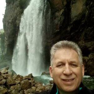 Muzaffer Temel’in şelale keyfi