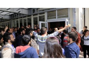 Anadolu Üniversitesi yerleşkesinde arbede
