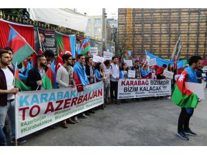 Azeri öğrenciler, Ermenistan işgalini protesto etti
