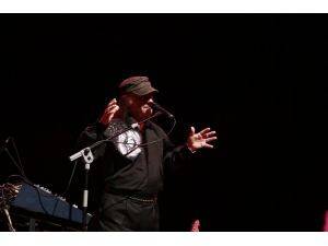 Erkin Koray İstanbul'da sahne aldı