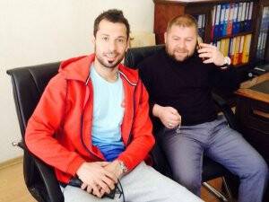 Kartalın file bekçisi Serkan, Salih Özkan’la sohbette