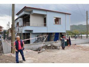 GÜNCELLEME - İlkokul lojmanının kalorifer kazanı patladı