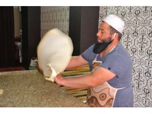 Aksaray'da 28 yıldır börek satıyor