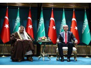 Kral Selman resmi törenle karşılandı