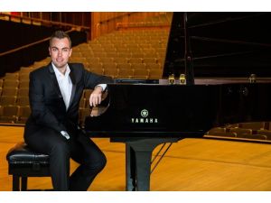 Piyanist Nicholas McCarthy, İstanbul'da konser verecek