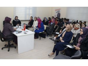 Meram'da "Yerel Yönetimler ve Kadın" söyleşisi