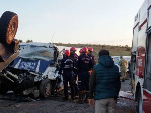Şanlıurfa'da askeri araçla minibüs çarpıştı: 1 ölü, 7 yaralı
