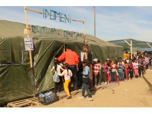 İdomeni'deki sığınmacı kampına çadırdan okul