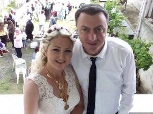 Karnındaki bebeğiyle can verdi